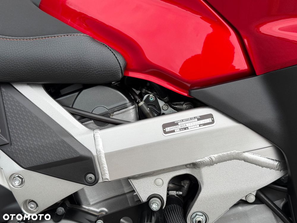 Honda VFR - 16