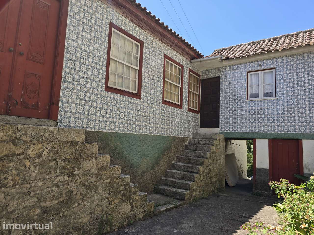 QUINTA COM MORADIA DE TRAÇA ANTIGA EM PEDRA – SANDE, LAMEGO - Grande imagem: 2/11