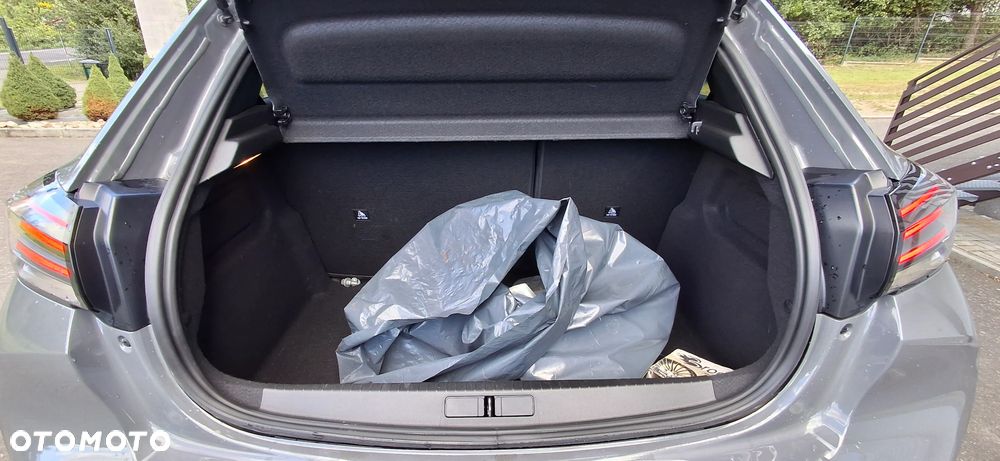 Peugeot 208 PureTech 100 EAT8 Allure - 26