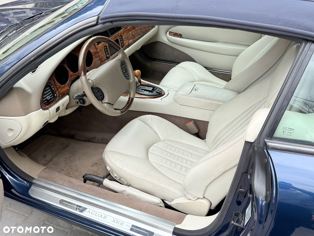 Jaguar XK8 - 26