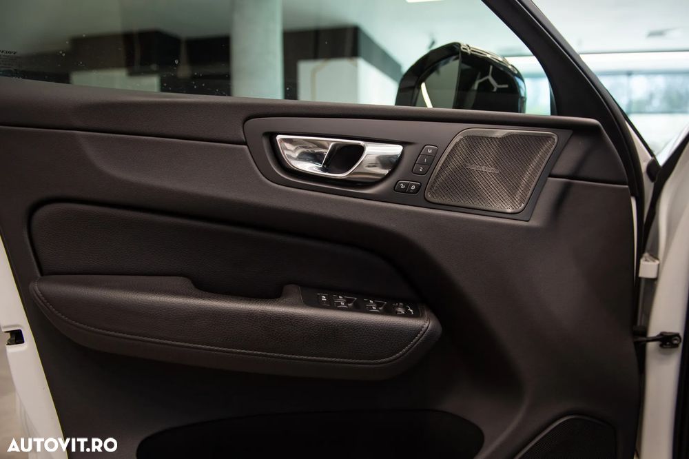 Volvo XC 60 Recharge T8 Twin Engine eAWD R-Design - 13