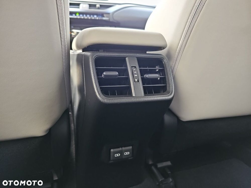Lexus UX - 28