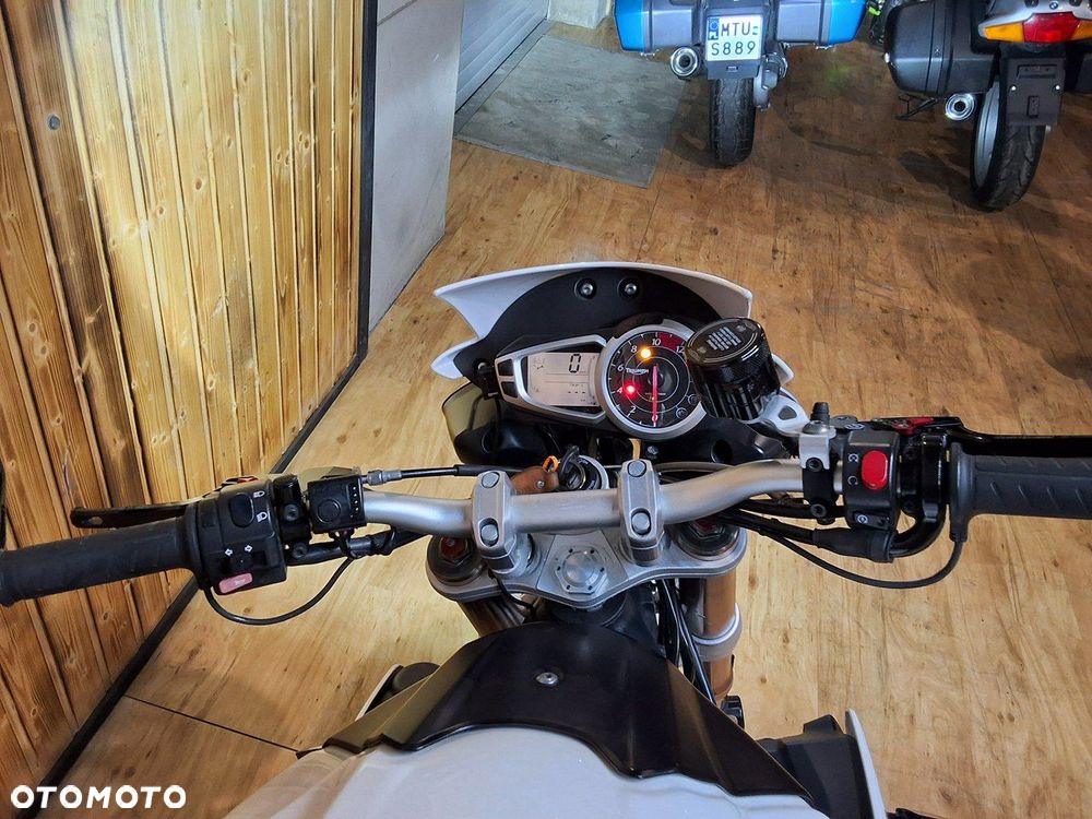 Triumph Street Triple - 20