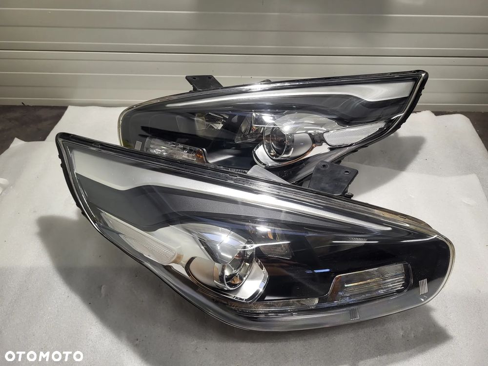 KIA Carens IV SOCZEWKA Z LED KOMPLET LAMP PRZEDNICH - 8