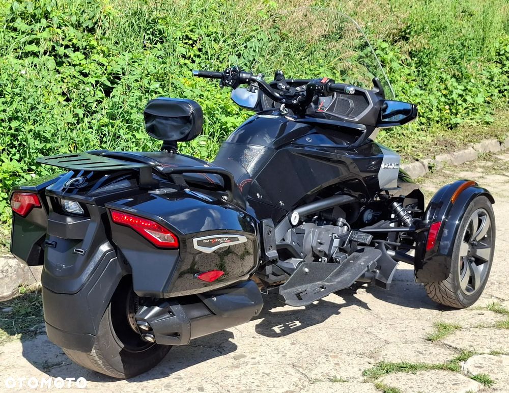 Can-Am Spyder - 12