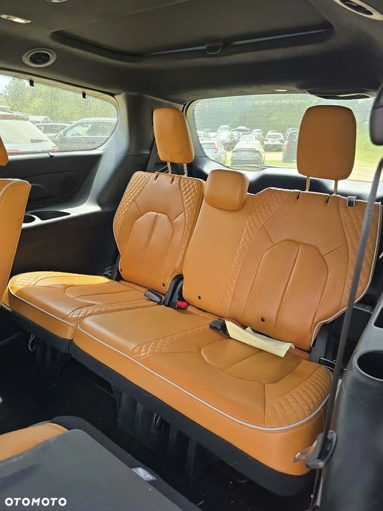 Chrysler Pacifica - 7