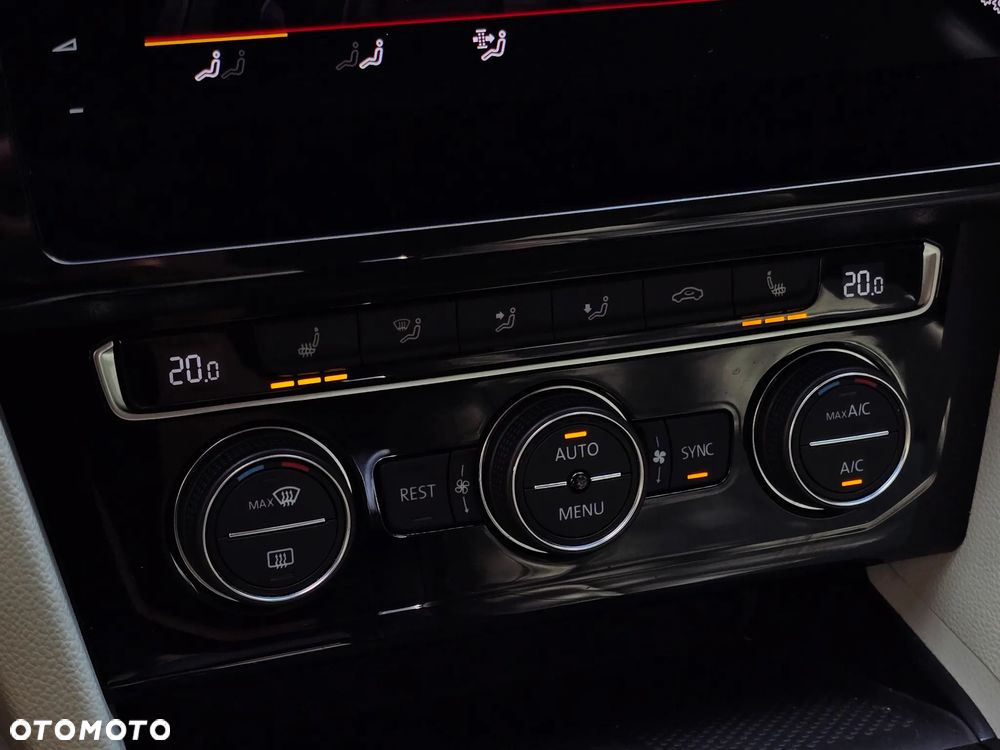 Volkswagen Passat Variant 2.0 TDI EVO Elegance DSG - 26