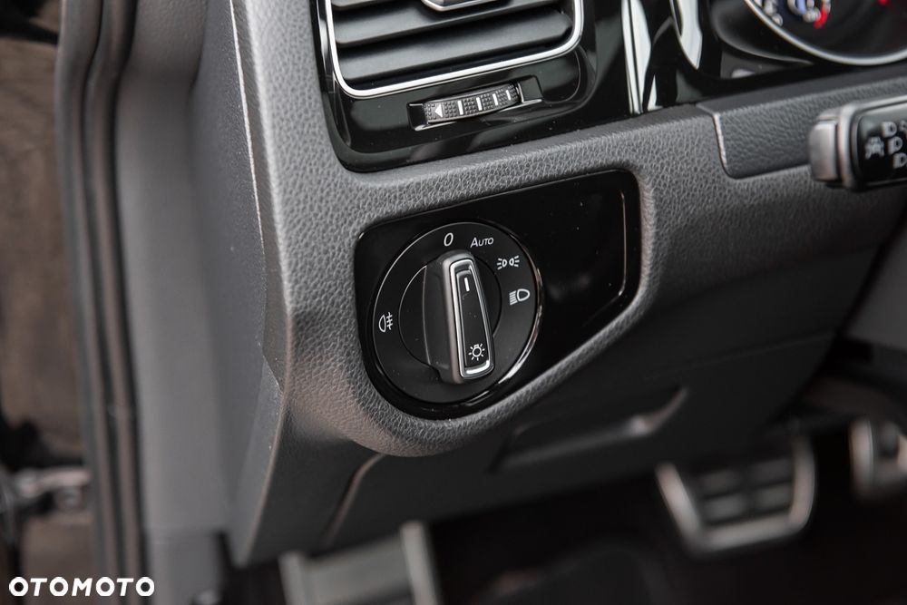 Volkswagen Golf R 2.0 TSI OPF 4Motion DSG - 25