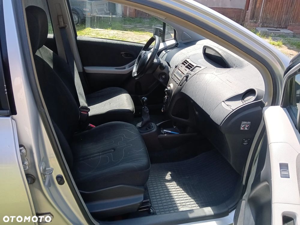 Toyota Yaris - 6
