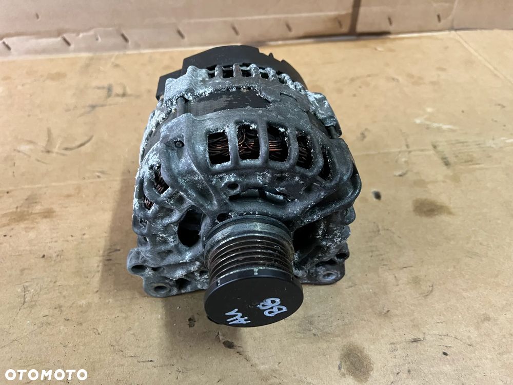 Alternator prądnica Audi A4 B8 Lift 2.0 TDI 04L903017E - 1