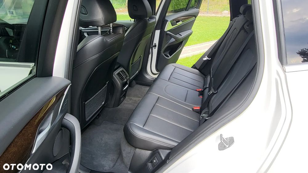 BMW X3 xDrive30i Luxury Line - 11