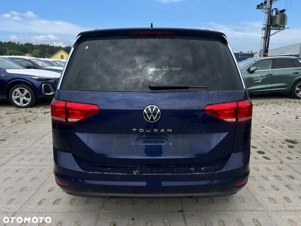 Volkswagen Touran - 4