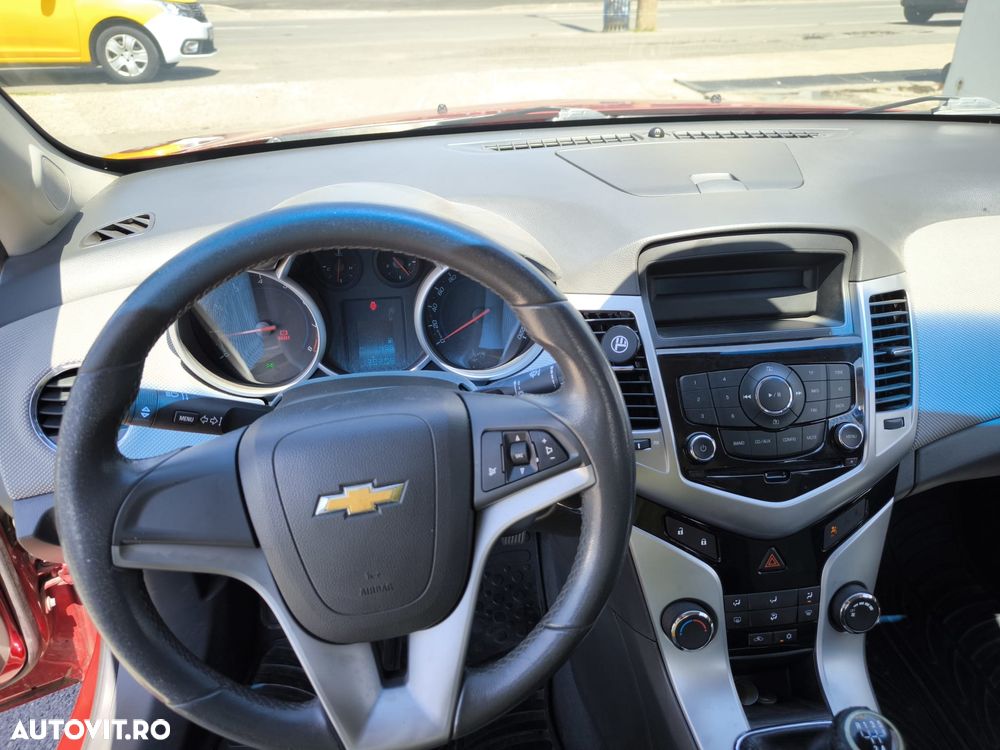 Chevrolet Cruze 1.8 Ecotec LS+ - 3