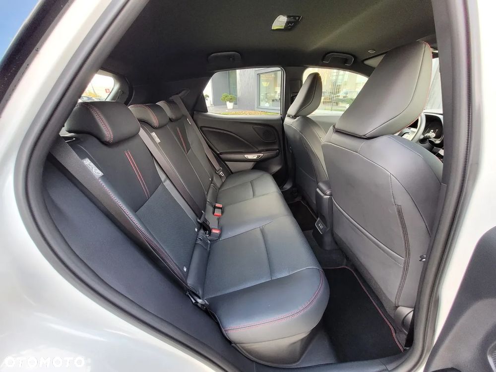 Lexus LBX 1.5 Hybrid Emotion - 17