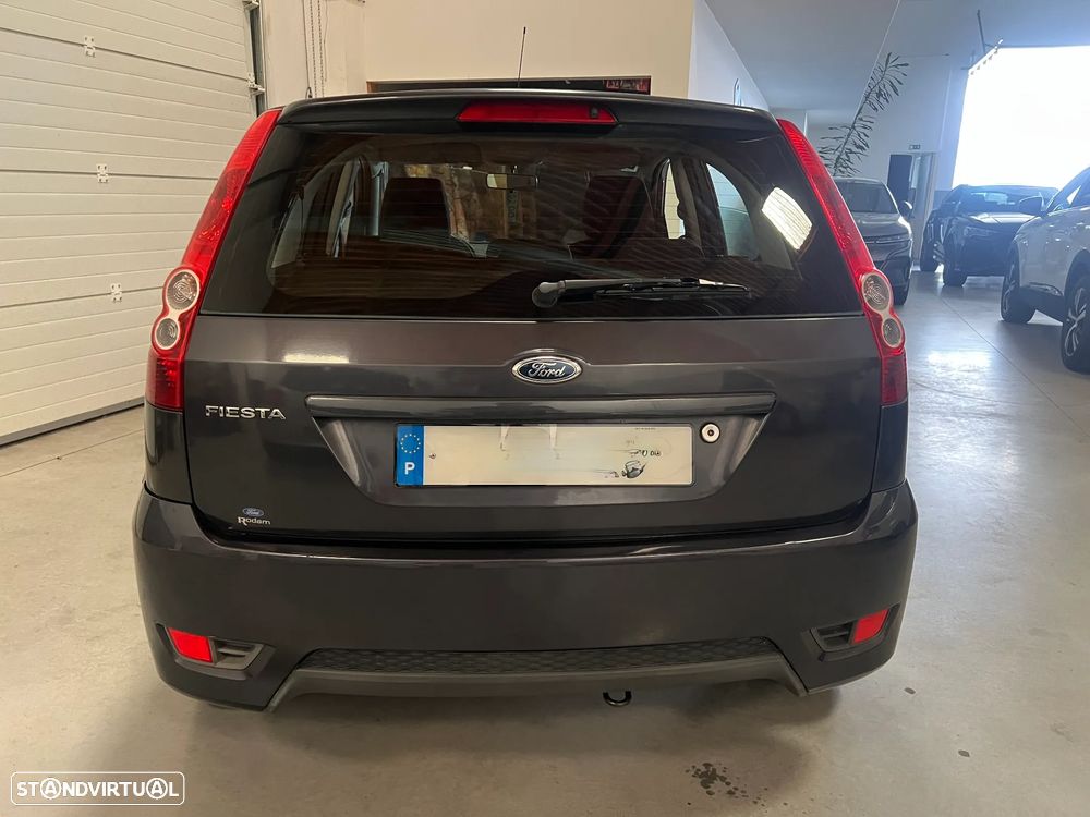 Ford Fiesta 1.25 Ghia - 10