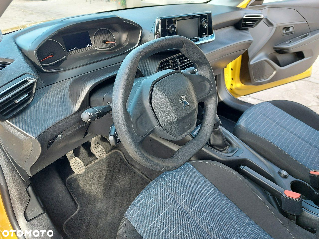 Peugeot 208 - 12