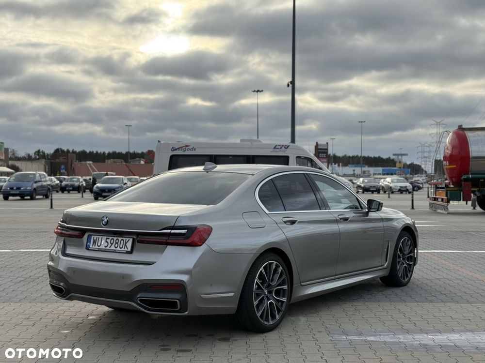 BMW Seria 7 750i xDrive sport - 6