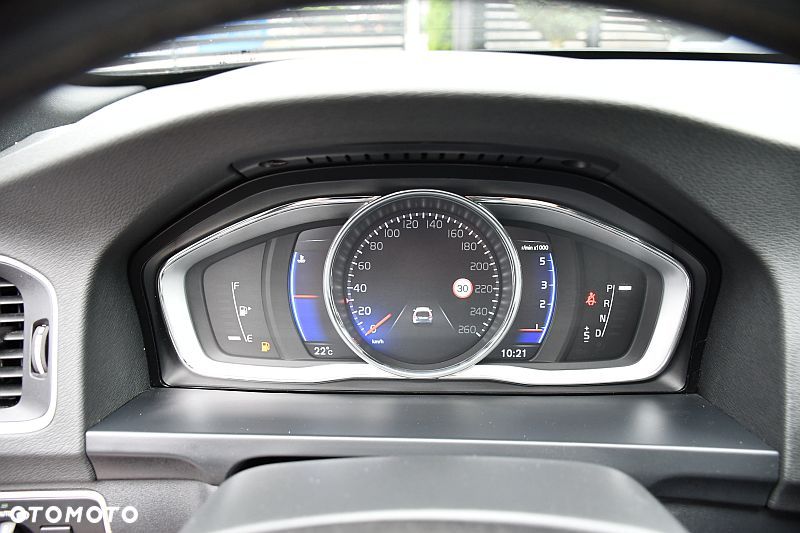 Volvo V60 D4 Geartronic R-Design - 36