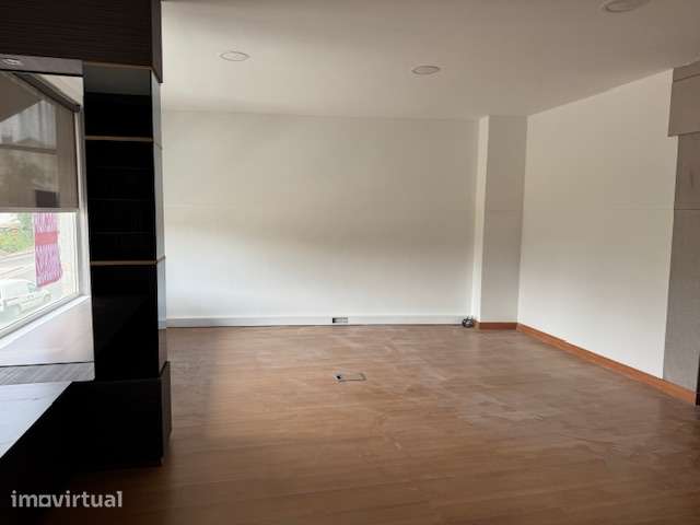 Espaço Comercial R/C pronto a utilizar Torre da Marinha -Seixal - Grande imagem: 4/5