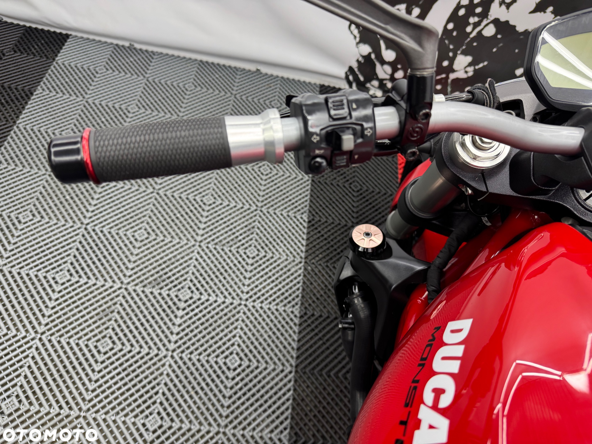 Ducati Monster - 24