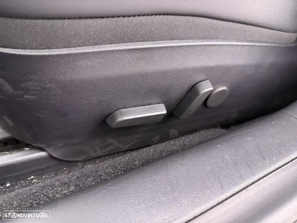 Tesla Model 3 Long-Range Dual Motor AWD - 24