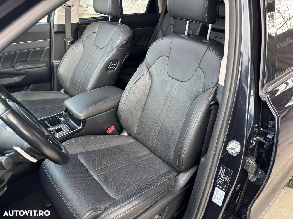 Kia Sorento 1.6 T-GDI HEV 6AT 4x4 7P Design+ - 34