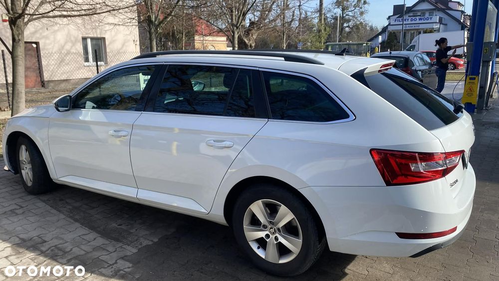 Skoda Superb 1.6 TDI GreenLine - 11