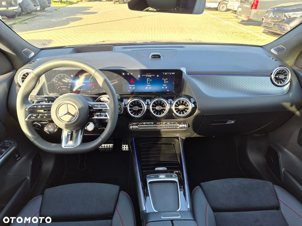 Mercedes-Benz GLA - 28