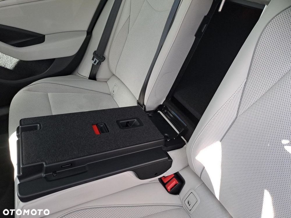 Volkswagen Passat - 31