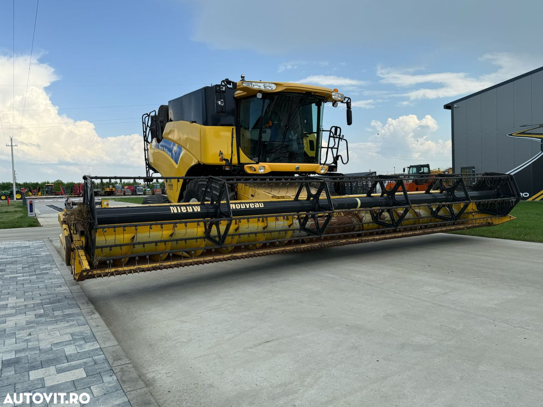 New Holland CR9060 Combina Agricola - 12