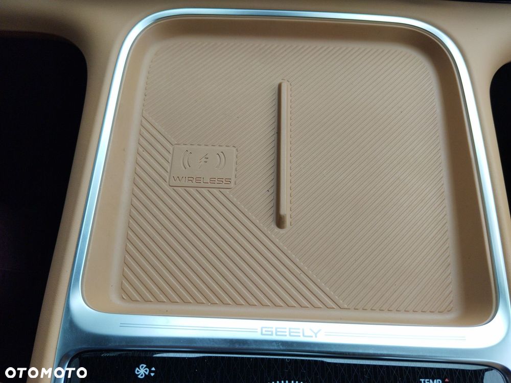 Geely Starray EM-i 1.5 PHEV Max - 26