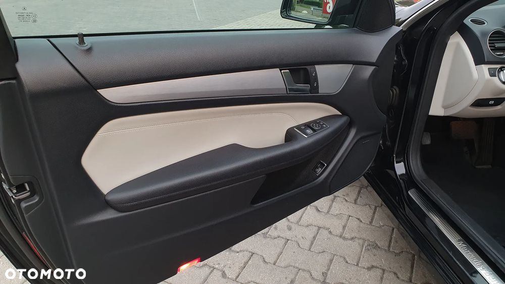Mercedes-Benz Klasa C 250 (BlueEFFICIENCY) 7G-TRONIC - 7