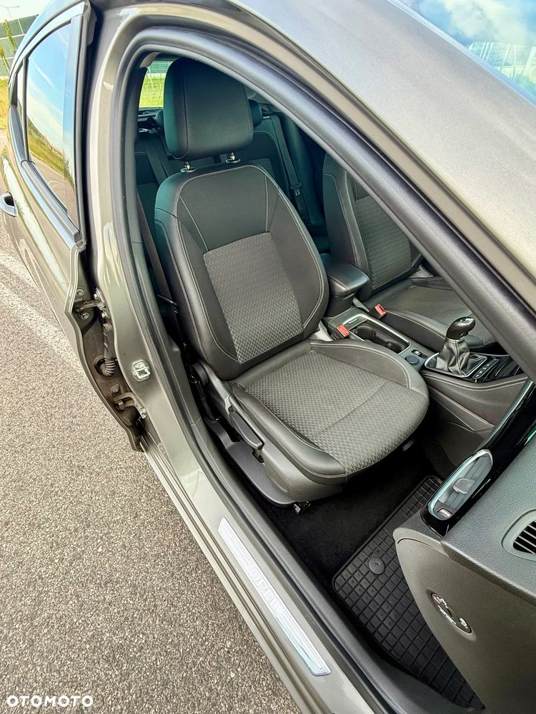 Opel Astra 1.6 T Elite S&S - 25