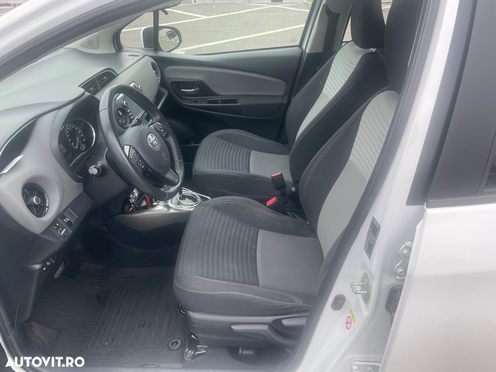 Toyota Yaris - 10