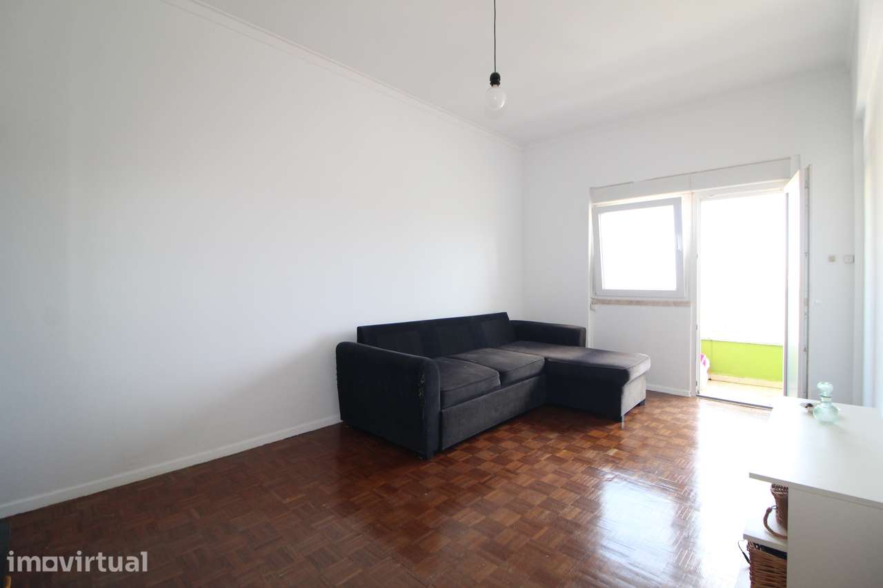 Apartamento T2 com varandas e ótima exposição solar - Grande imagem: 3/14
