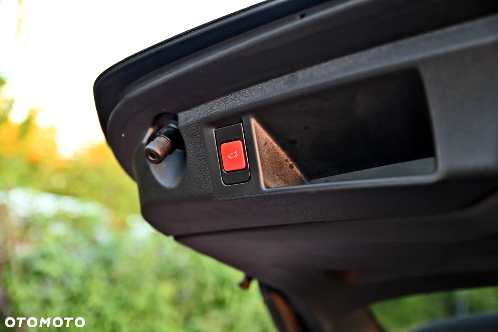 Peugeot 308 BlueHDi FAP 130 EAT8 Stop & Start GT Pack - 11