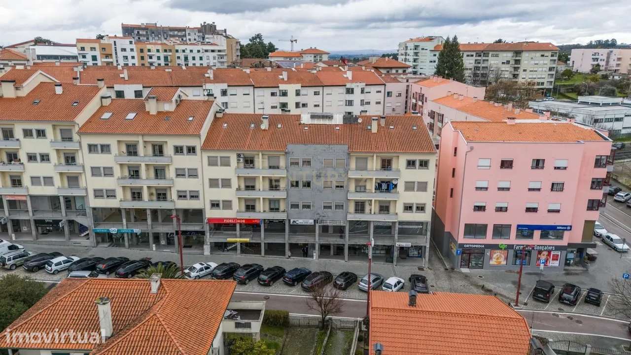 Sótão com dois quartos para venda no centro de Oliveira do Hospital - Grande imagem: 3/19