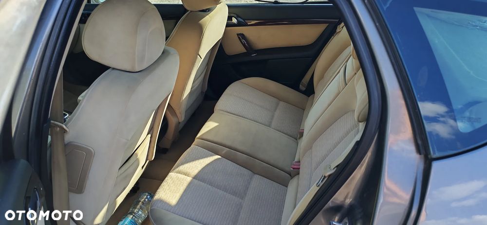 Peugeot 407 - 8