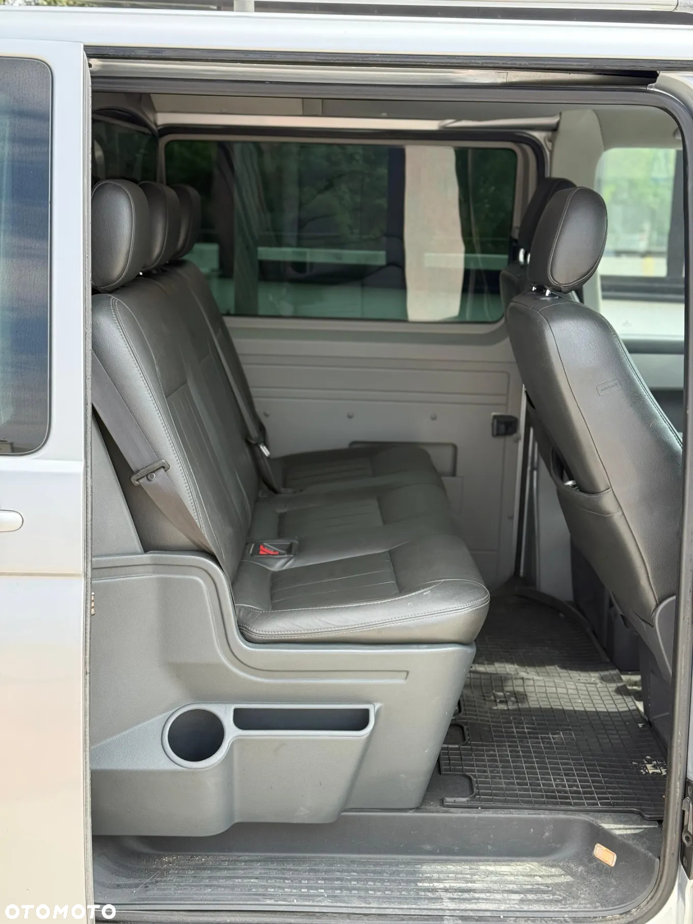 Volkswagen Multivan - 25