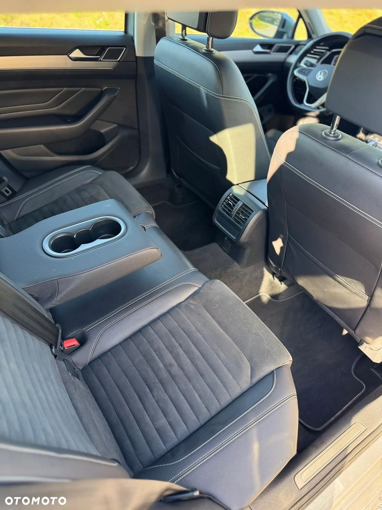 Volkswagen Passat - 10