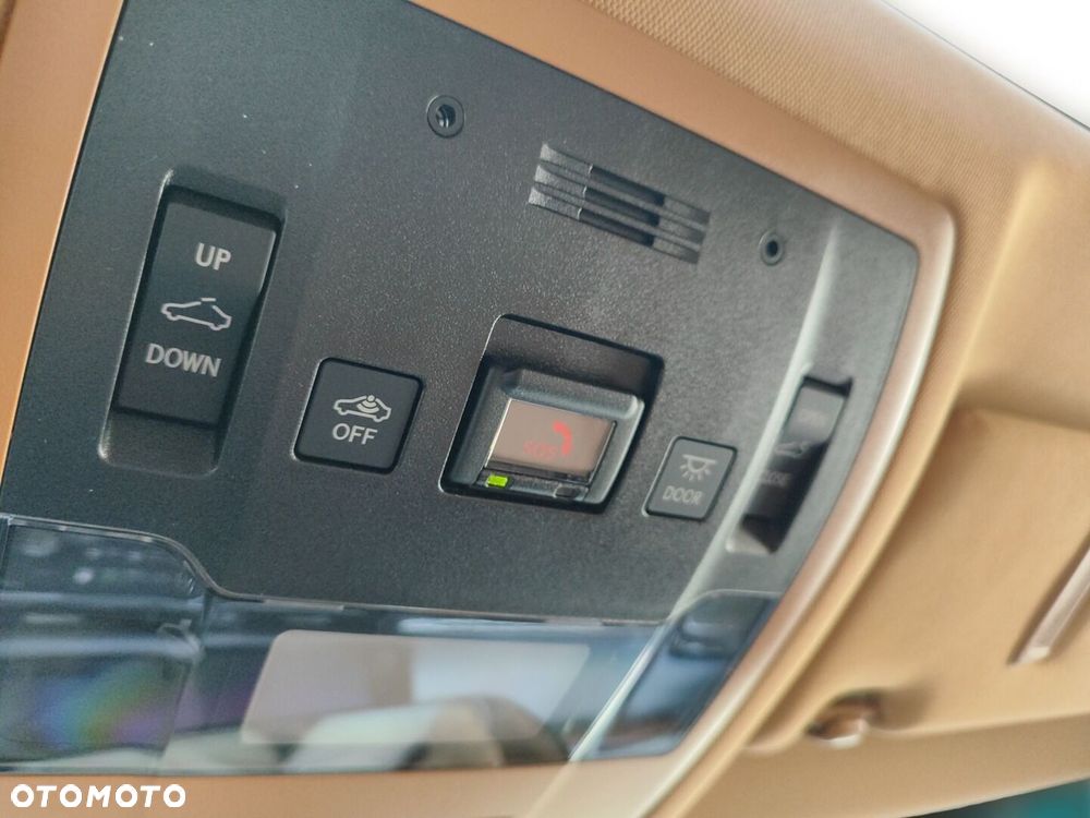 Lexus ES 300h Omotenashi - 22