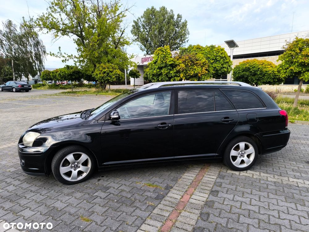 Toyota Avensis 2.0 D-4D - 1