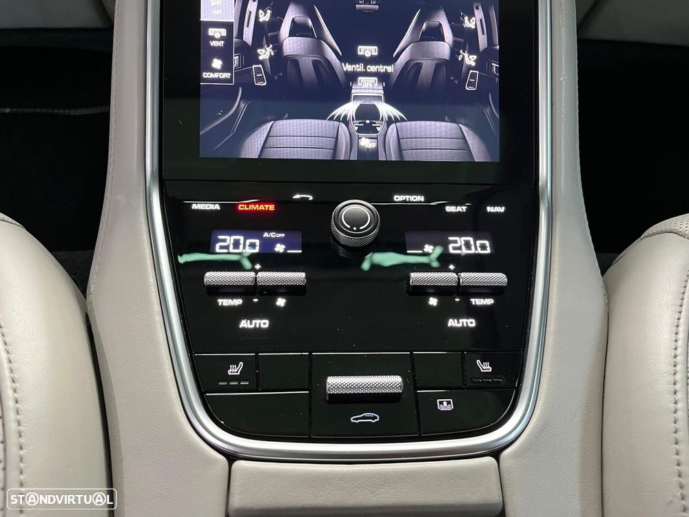 Porsche Panamera 4 S - 33