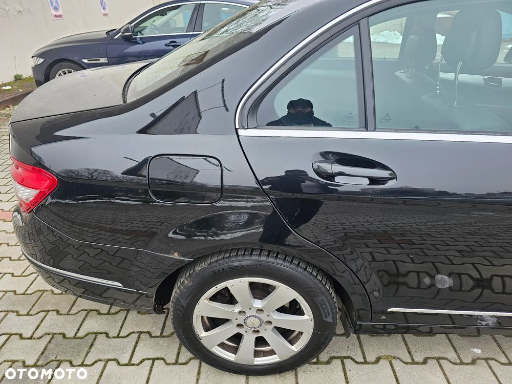 Mercedes-Benz Klasa C 180 CGI BlueEFFICIENCY Avantgarde - 7