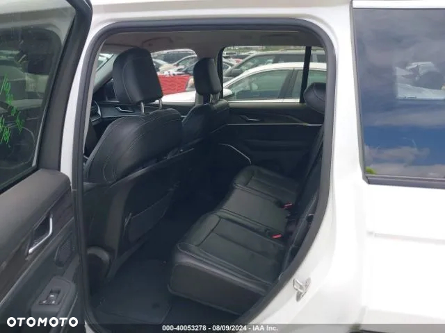 Jeep Grand Cherokee - 12