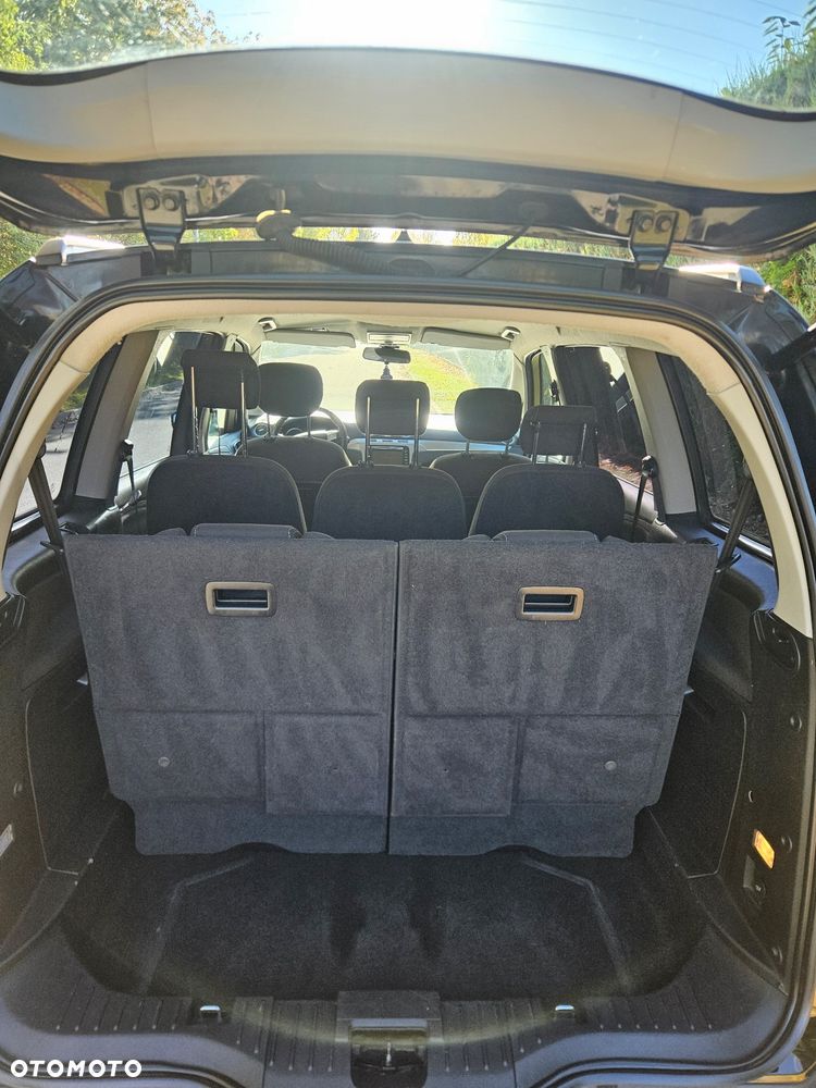 Ford Galaxy 2011 photo 4