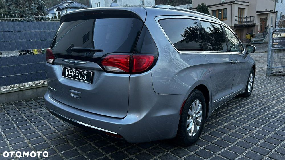 Chrysler Pacifica - 5