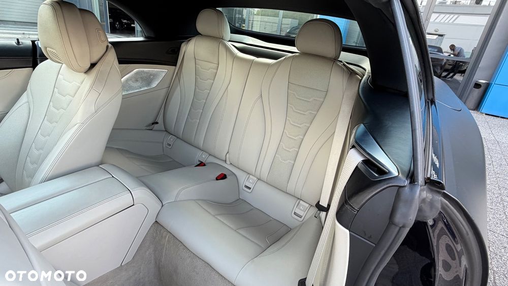 BMW Seria 8 - 12