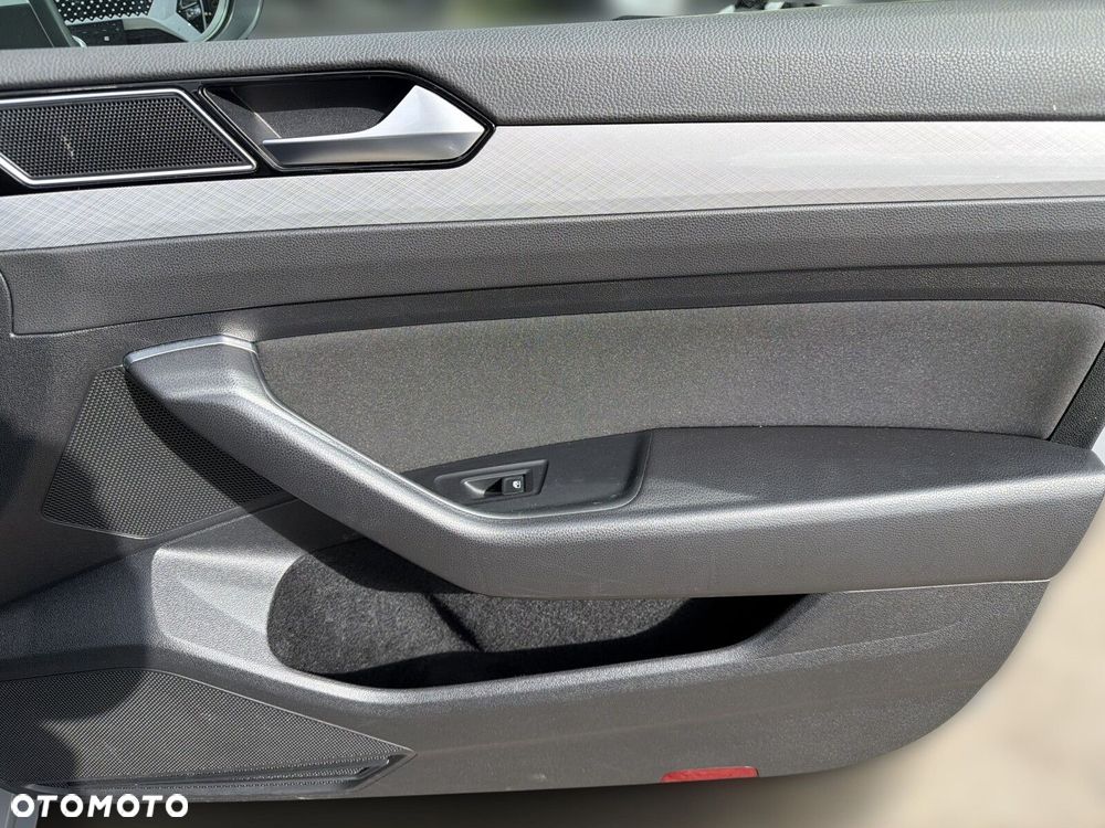 Volkswagen Passat - 38