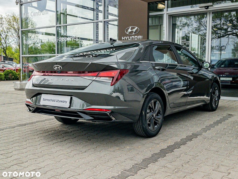 Hyundai Elantra - 2